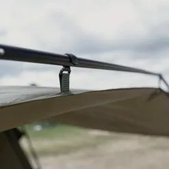 Gorra Avid Carp Screen House Con Visera -Bobinas a granel Ventas 2023 02 A0530014 screenhouse 4d peaked skull cap ls 550x550 1